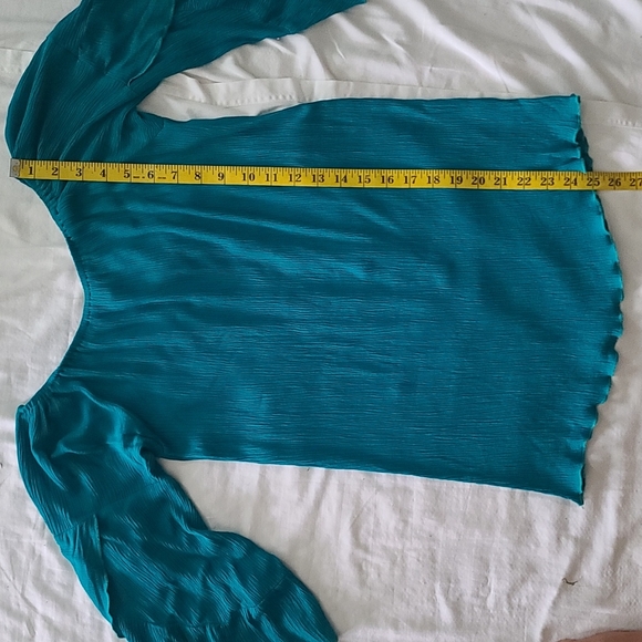 Emerald green crepe lettuce hem top urban mangoz medium - Picture 6 of 8